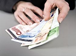 Kredite privat onlineplattform Internet Geld leihen Smava Auxmoney Verbraucherportal Geldsparen.de 